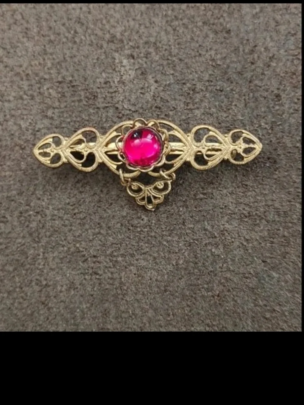 1960s/70s Goldtone Open Sideways Hearts  With Center Red Jelly Cabochon Brooch - Picture 7 of 9